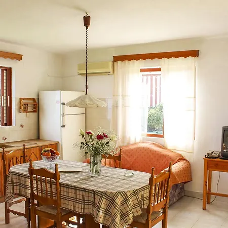 Дом отдыха Pelagion Sea Coral - Beachfront *